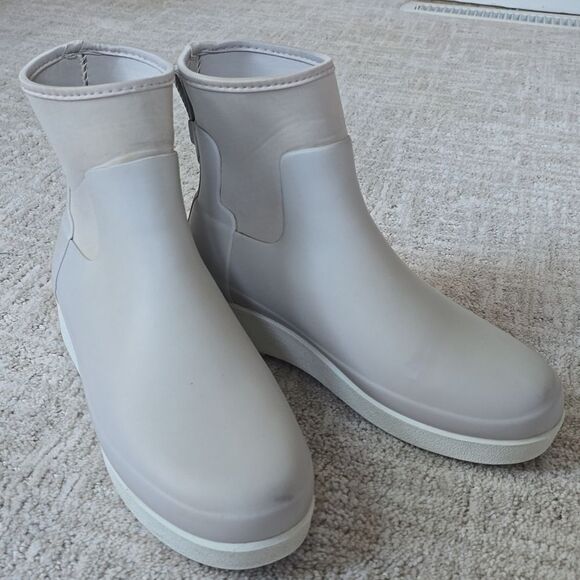 Hunter | Gray Ankle Rain Boots - Picture 2 of 7
